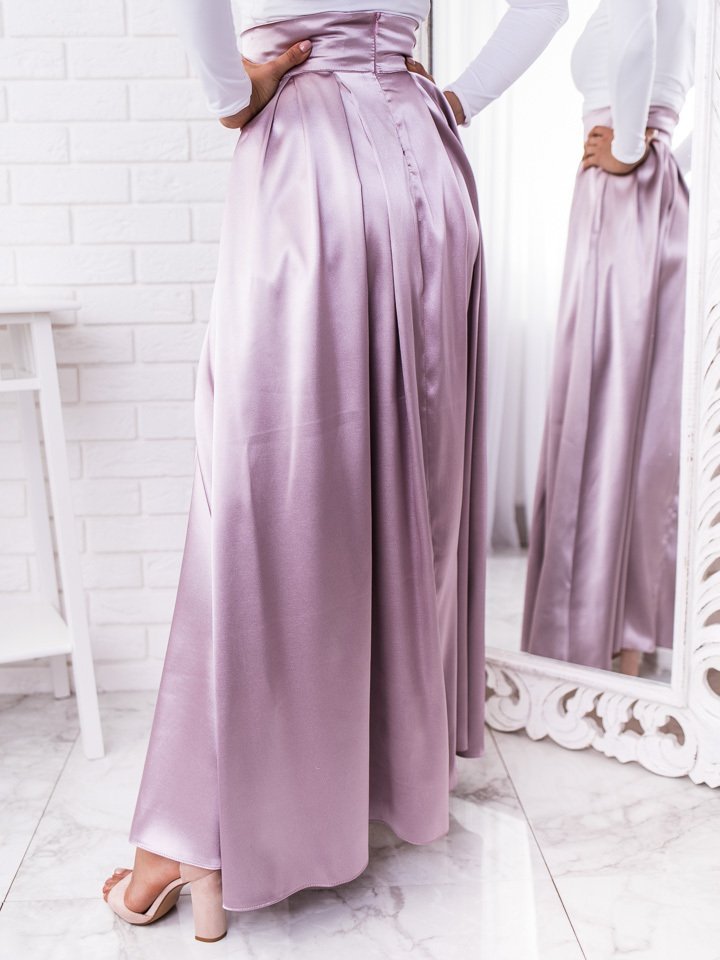 Bledofialová dlhá elegantná saténová sukňa s rozparkom