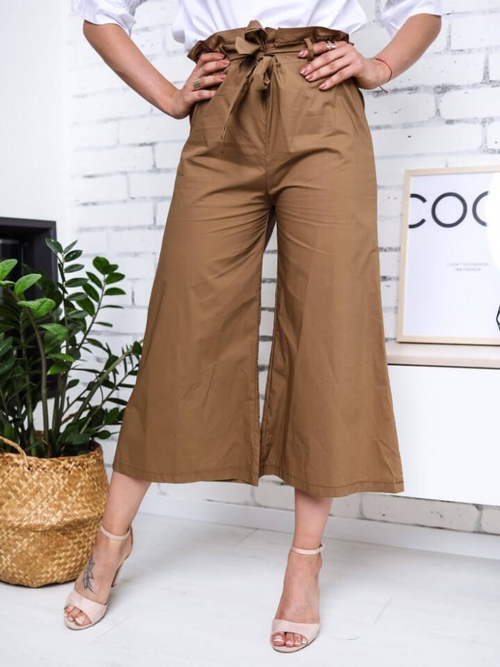 Brown three-quarter extended pants
