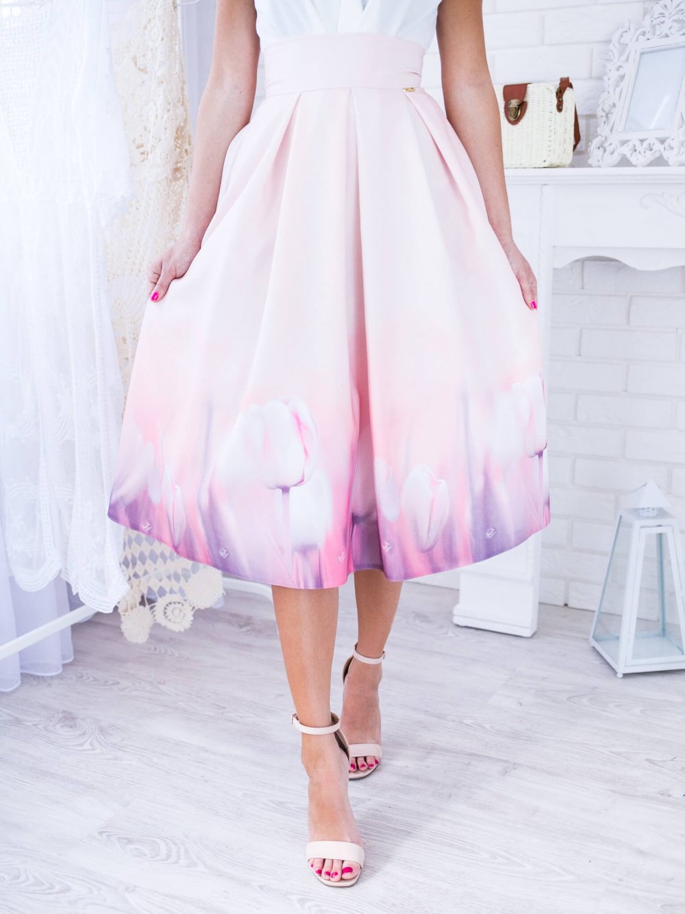 Béžová midi elegantná sukňa s tulipánmi