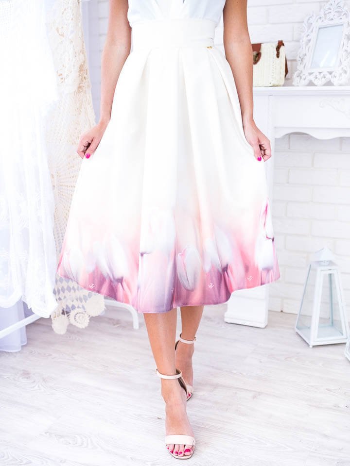 Biela midi elegantná sukňa s tulipánmi