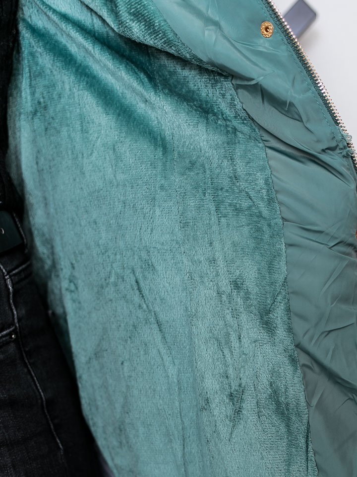 Modro-zelená zimná bunda s hnedou kožušinou