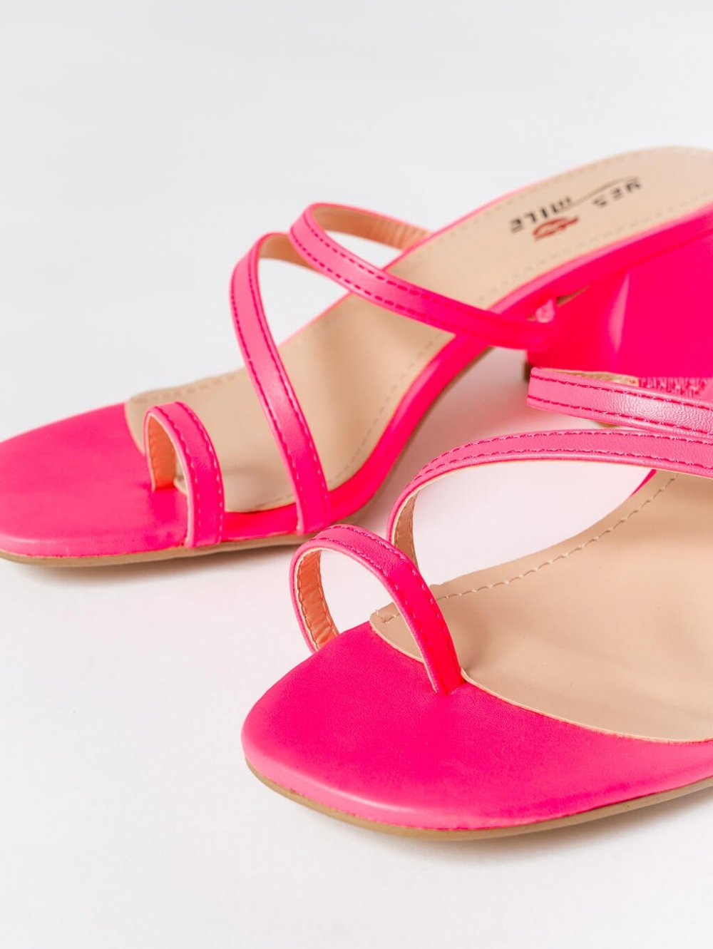 Růžové sandály Ginna