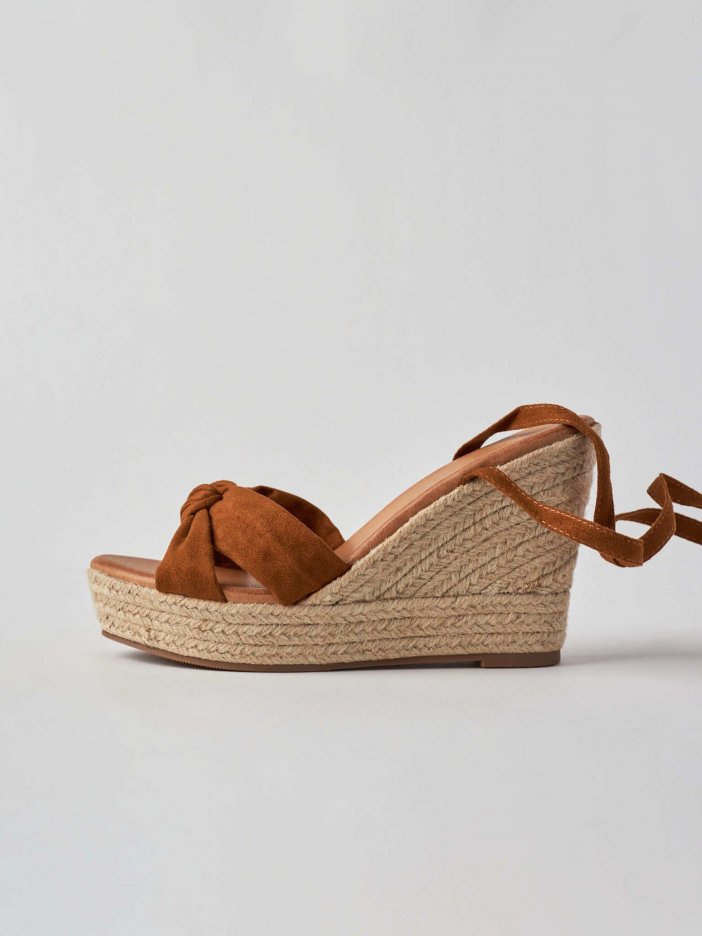Hnedé sandále Sendia