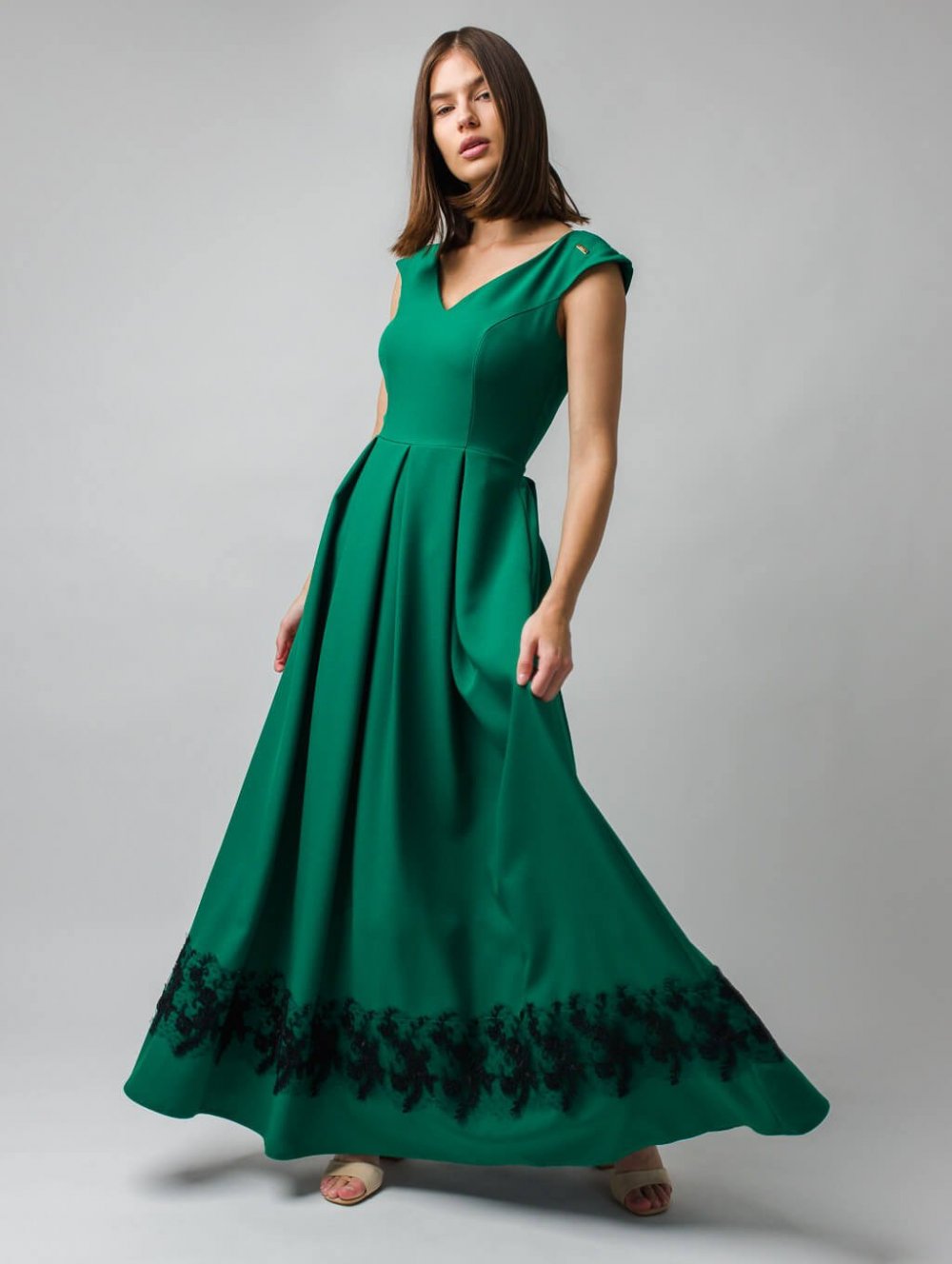 Zelené spoločenské šaty s krajkou