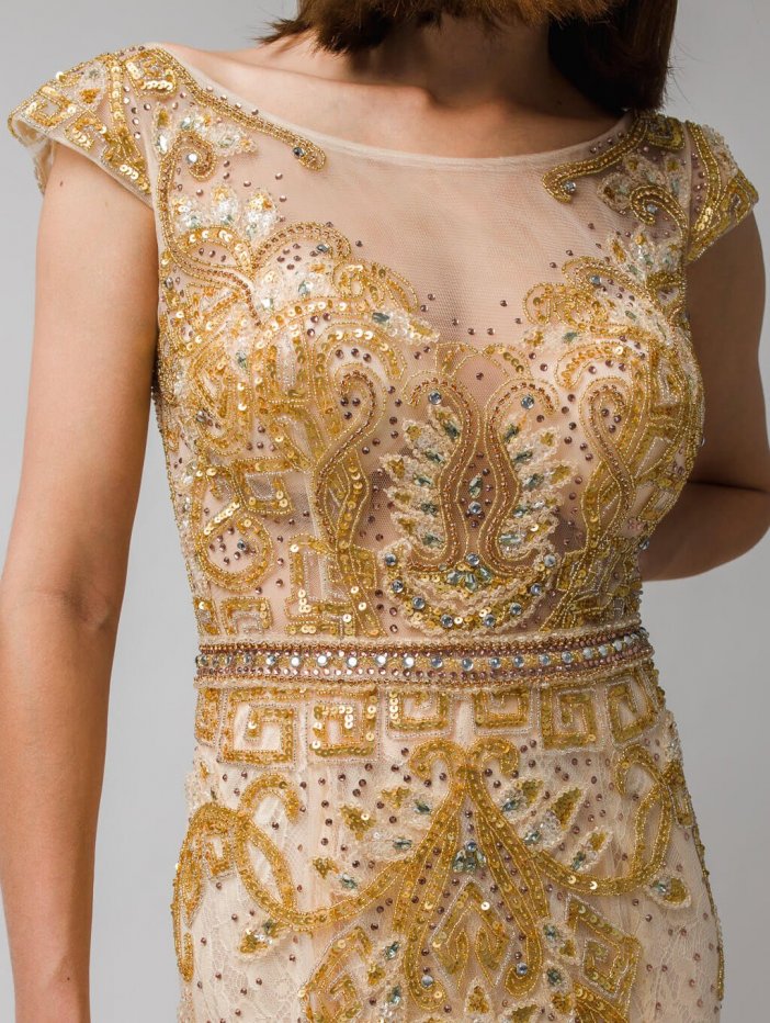 Zlaté flitrované spoločenské šaty