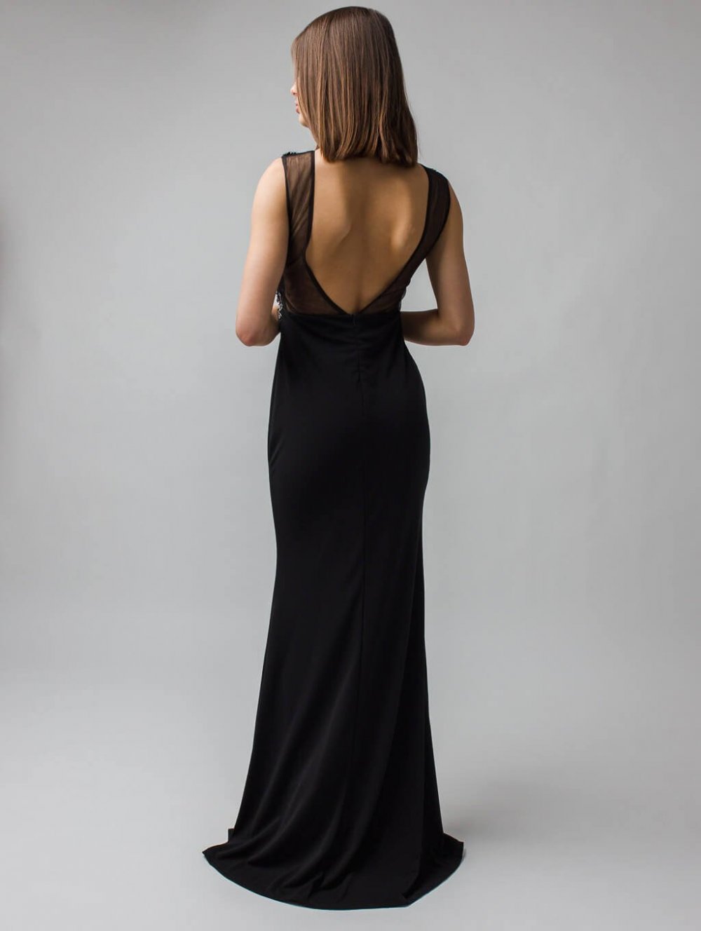 Černé dlouhé společenské šaty s krajkovým dekoltem
