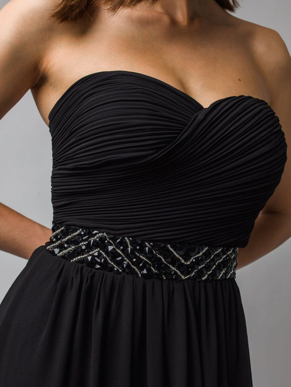 Čierne dlhé spoločenské šaty s odhalenými ramenami Leni