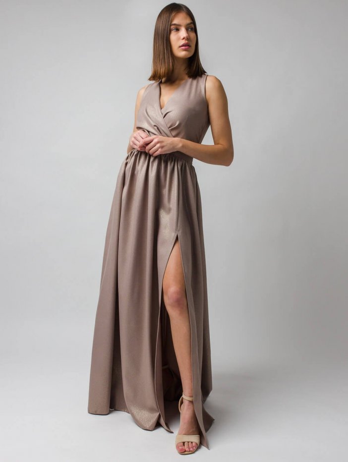 Hnedo-sivé lesklé dlhé spoločenské šaty s rozparkom Livia