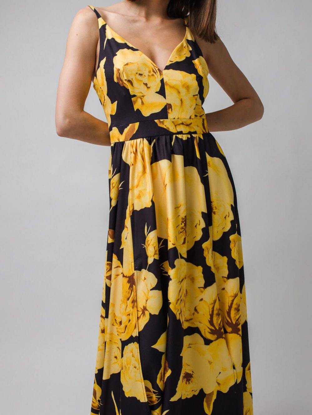 Čierno-žlté kvetované spoločenské šaty Nina