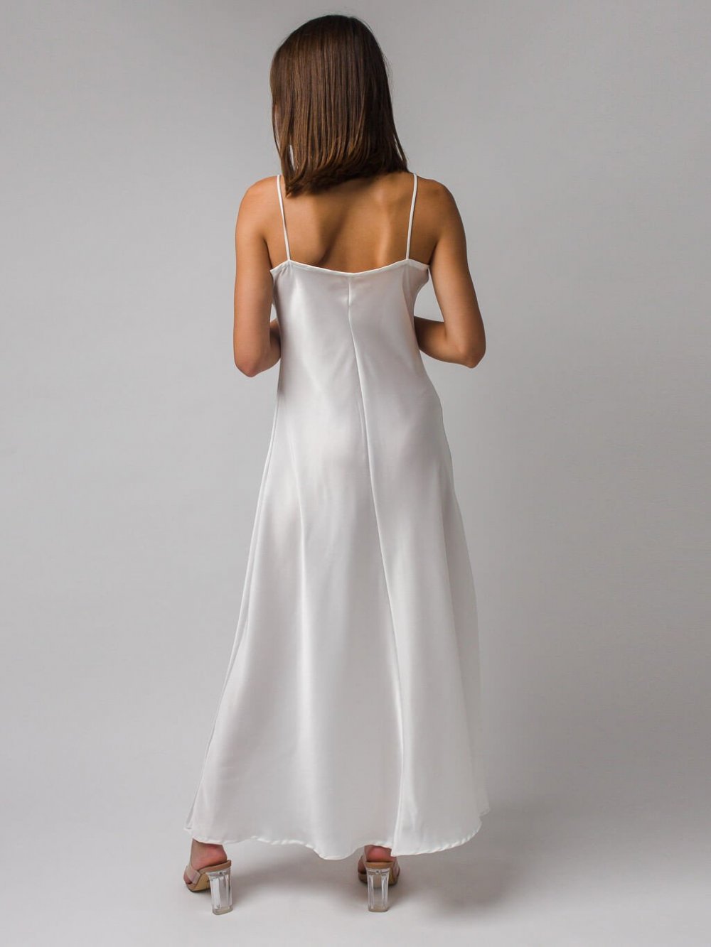 Biele šaty Nesia