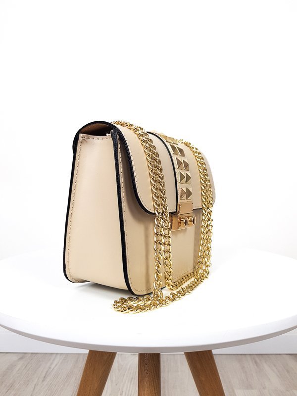 Béžová kožená kabelka so zlatým vybíjaním