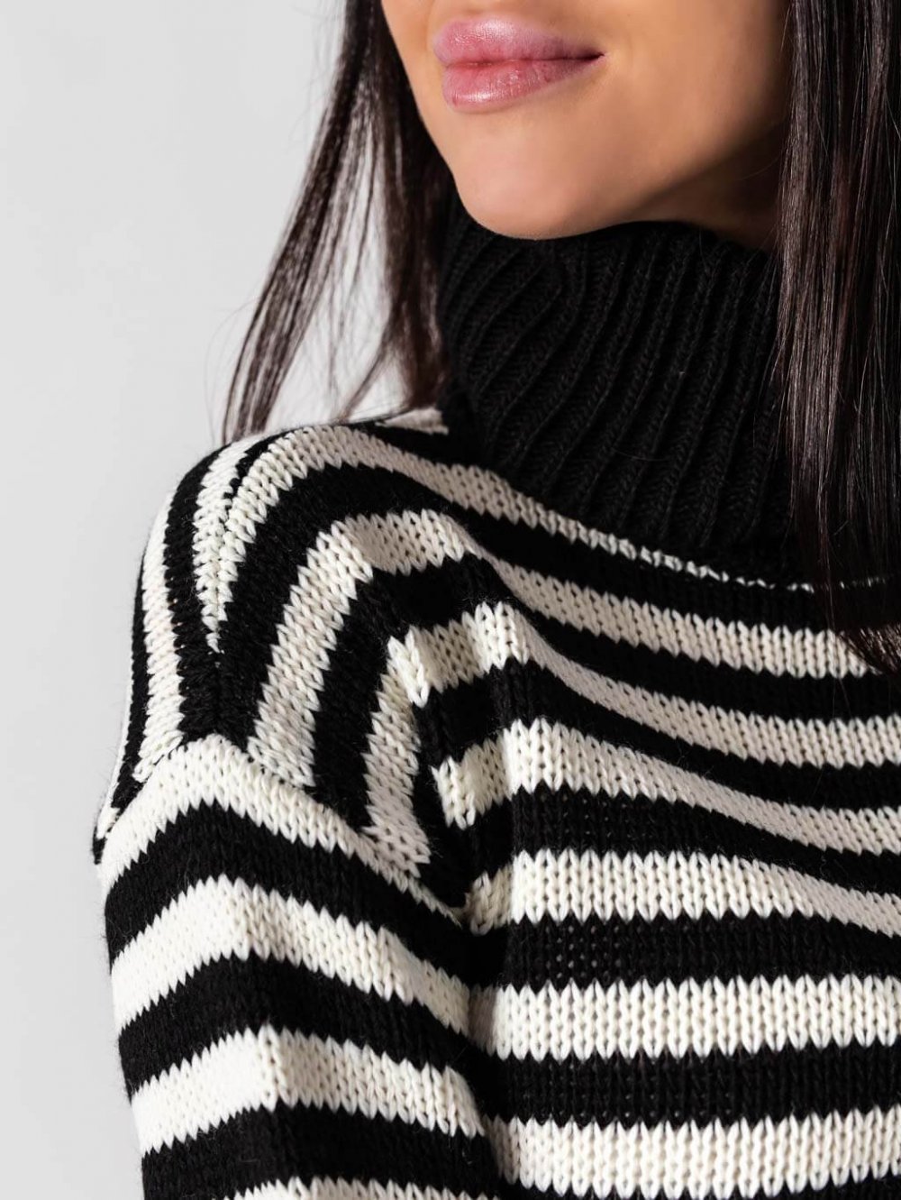 Čierny pásikavý sveter Marisa