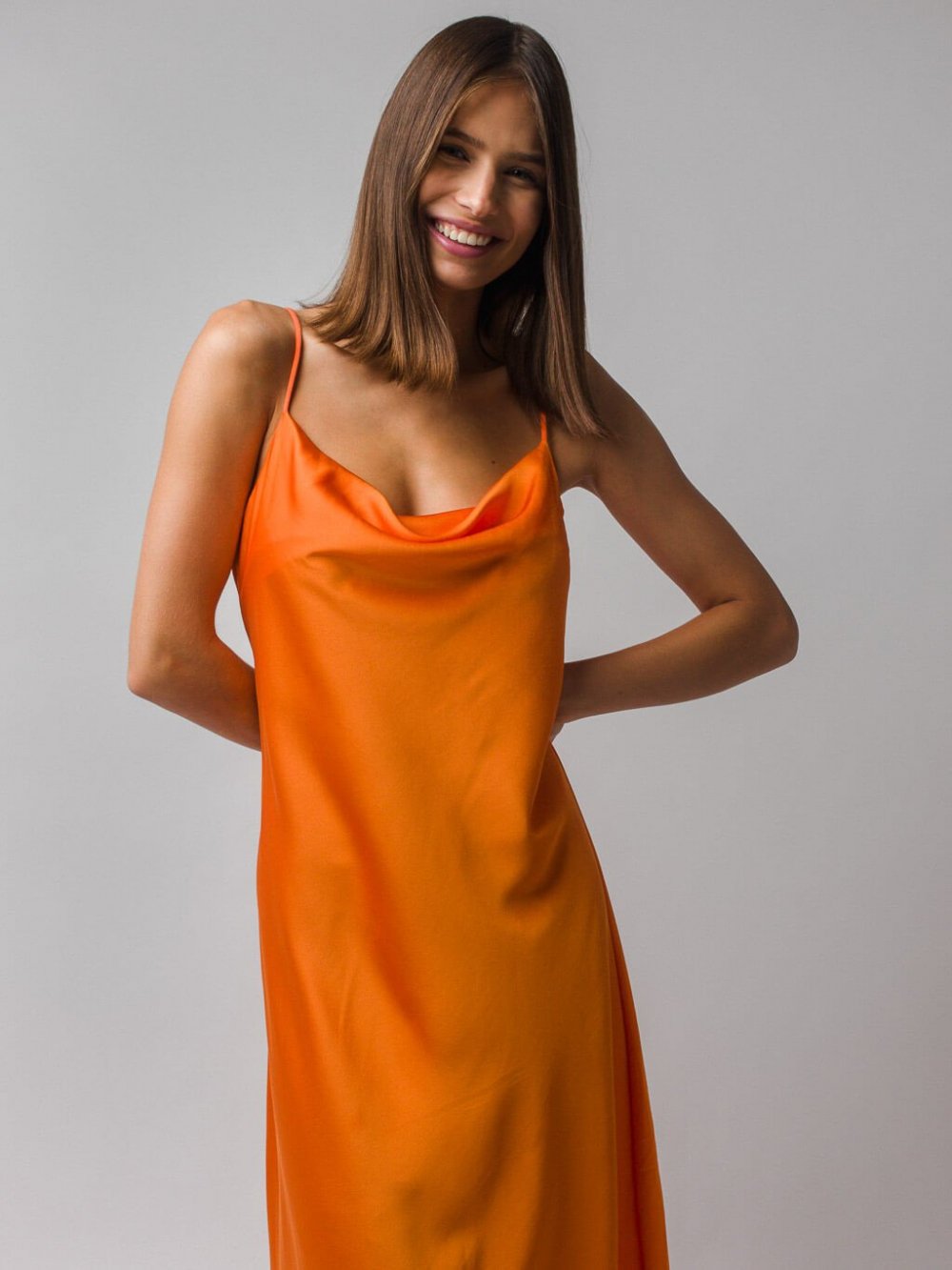 Oranžové šaty Nesia