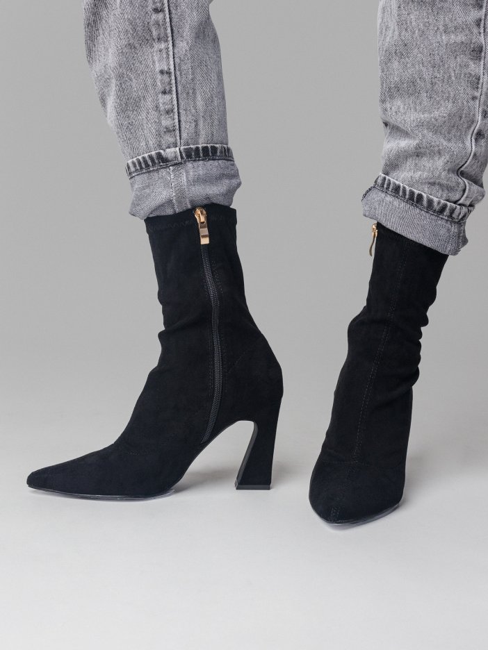 Black ankle heeled boots Jordin