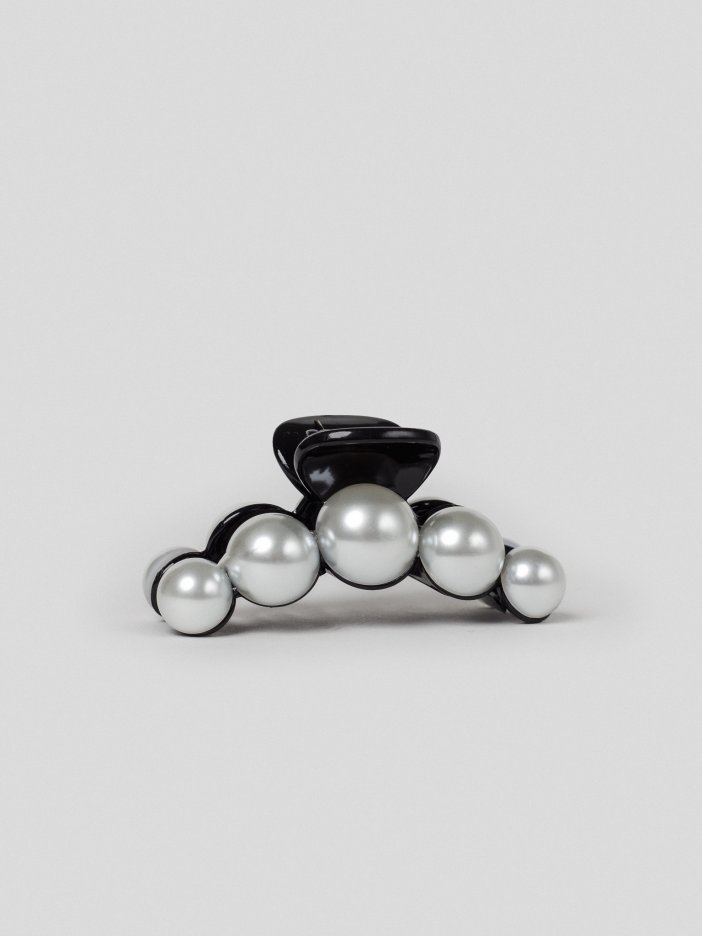 Černá spona s perlami