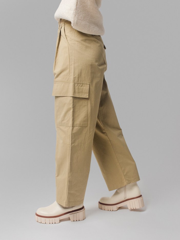 Brown trousers Regina