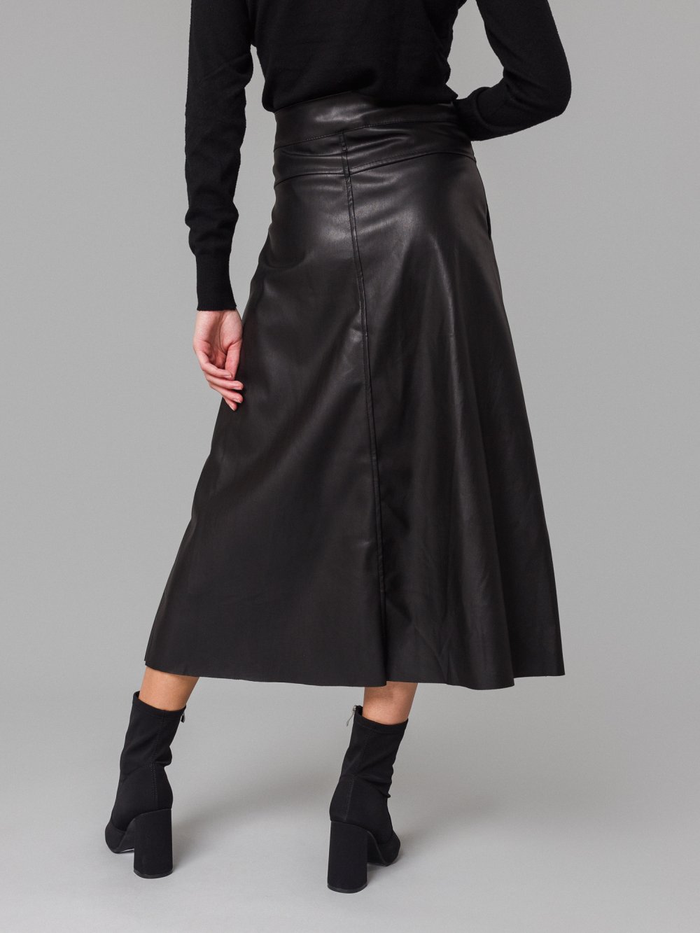 Čierna sukňa Larisa