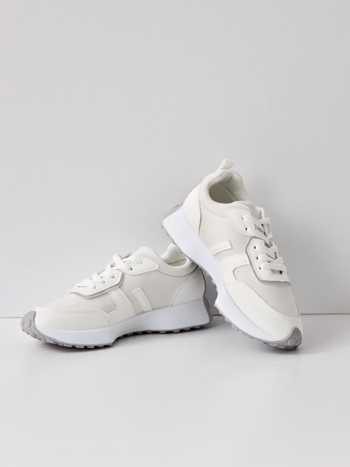 White sneakers Malle
