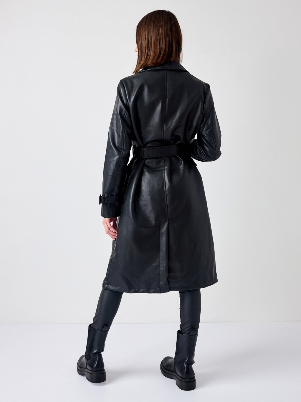 Čierny kabát Rinna