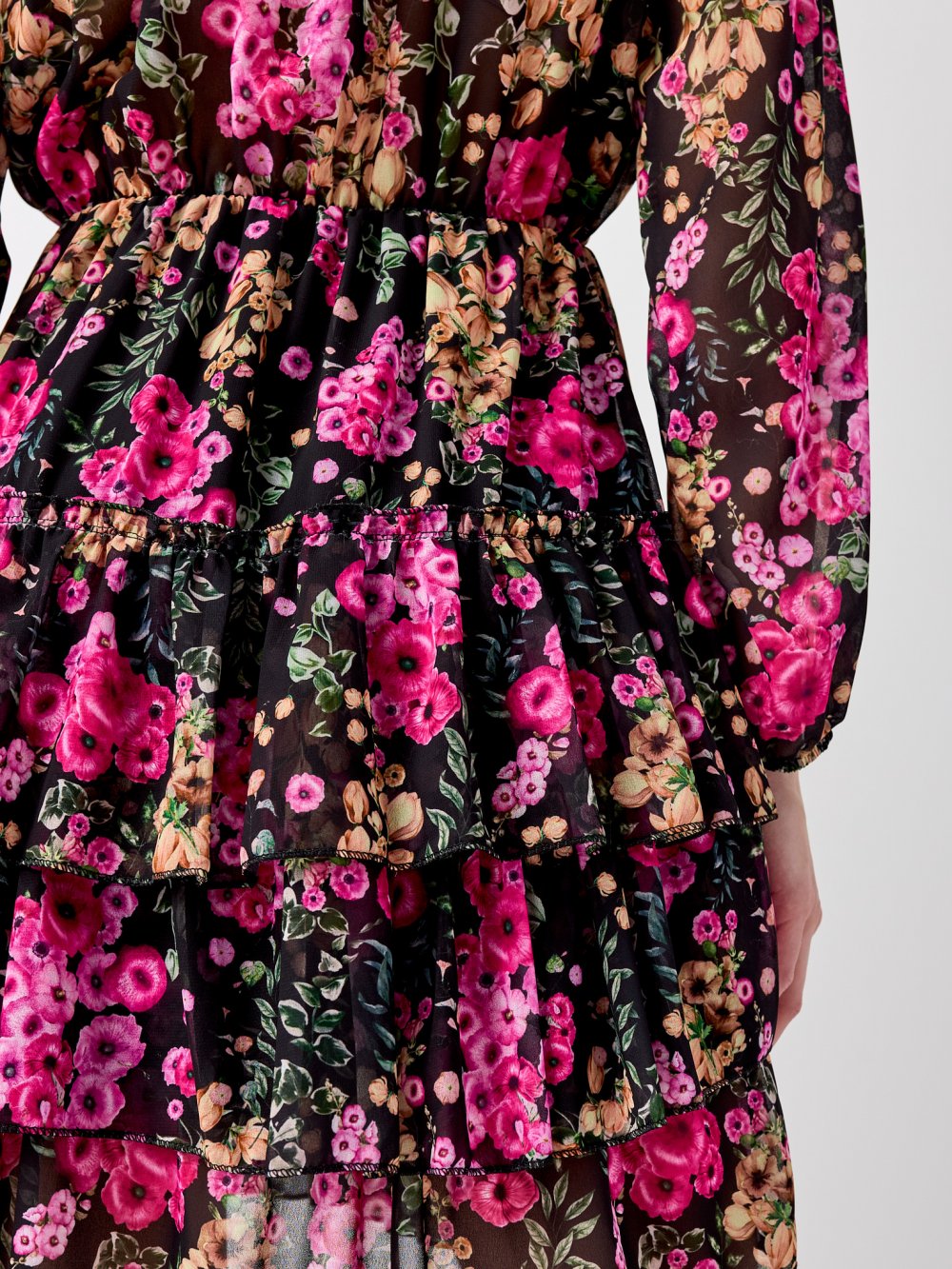 Čierne kvetované šaty Emre