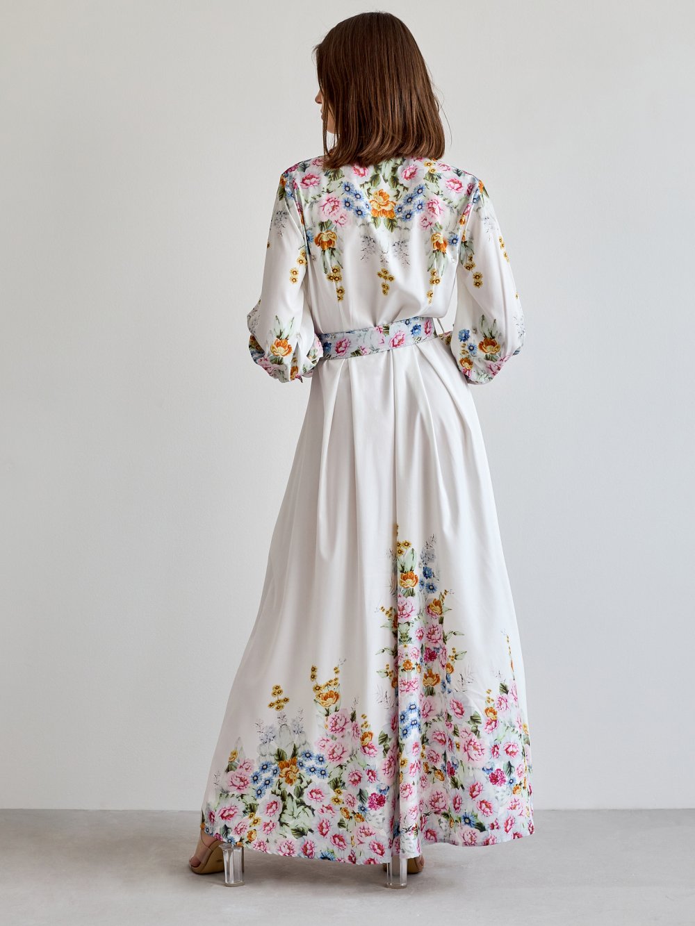 Bílé květované šaty Jellisa