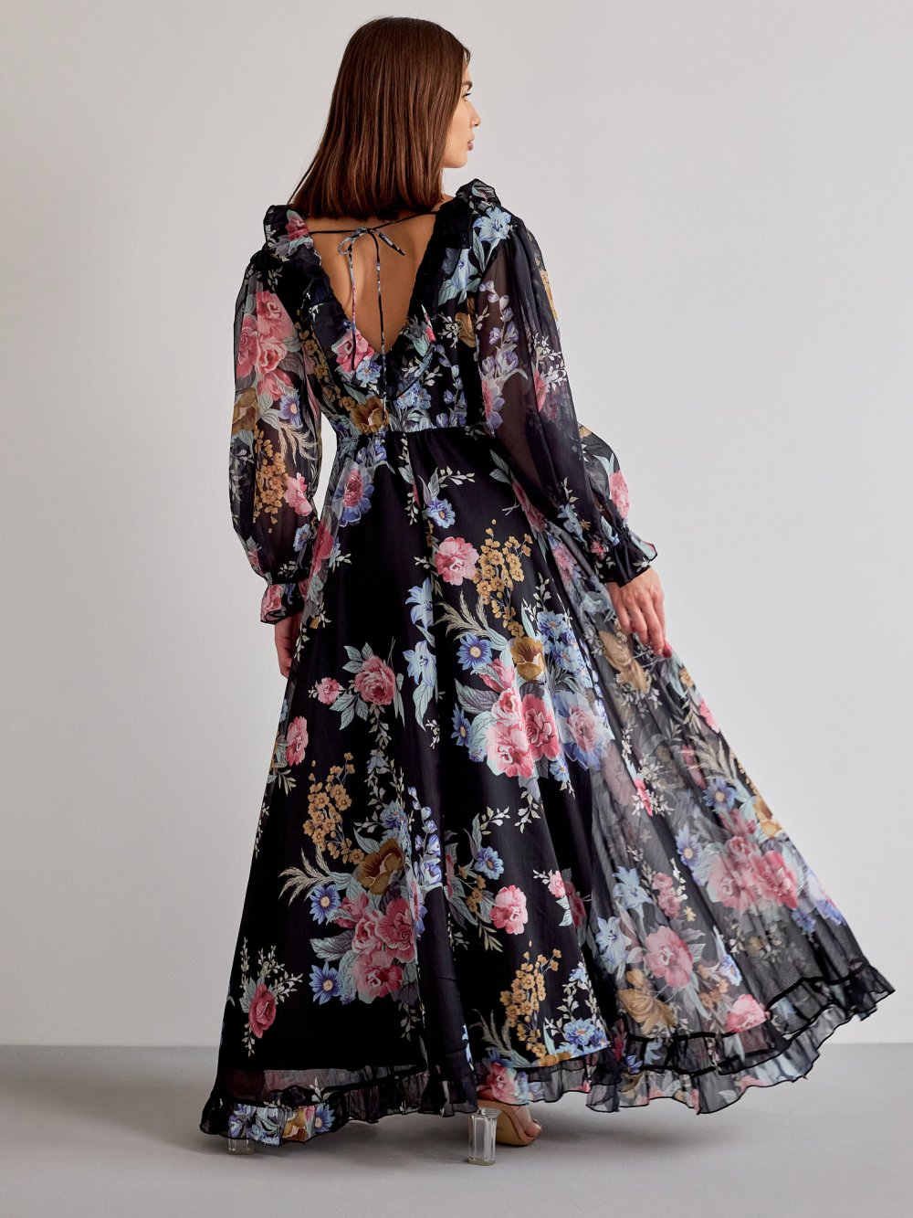 Čierne kvetované šaty Lilliena