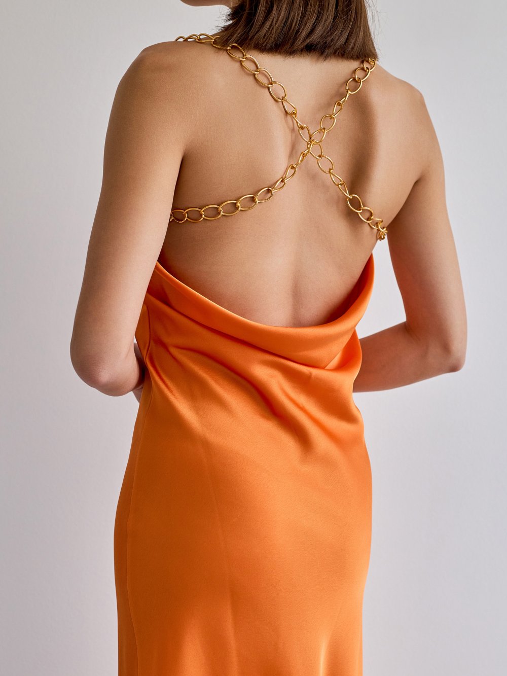 Oranžové saténové šaty Donna