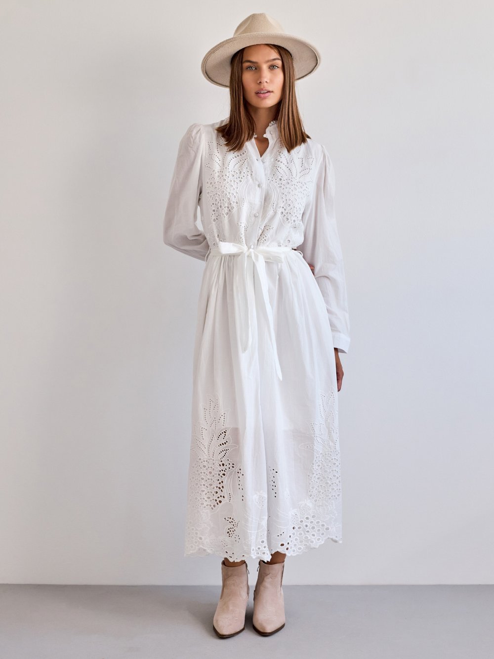 Biele madeirové šaty Sharyn