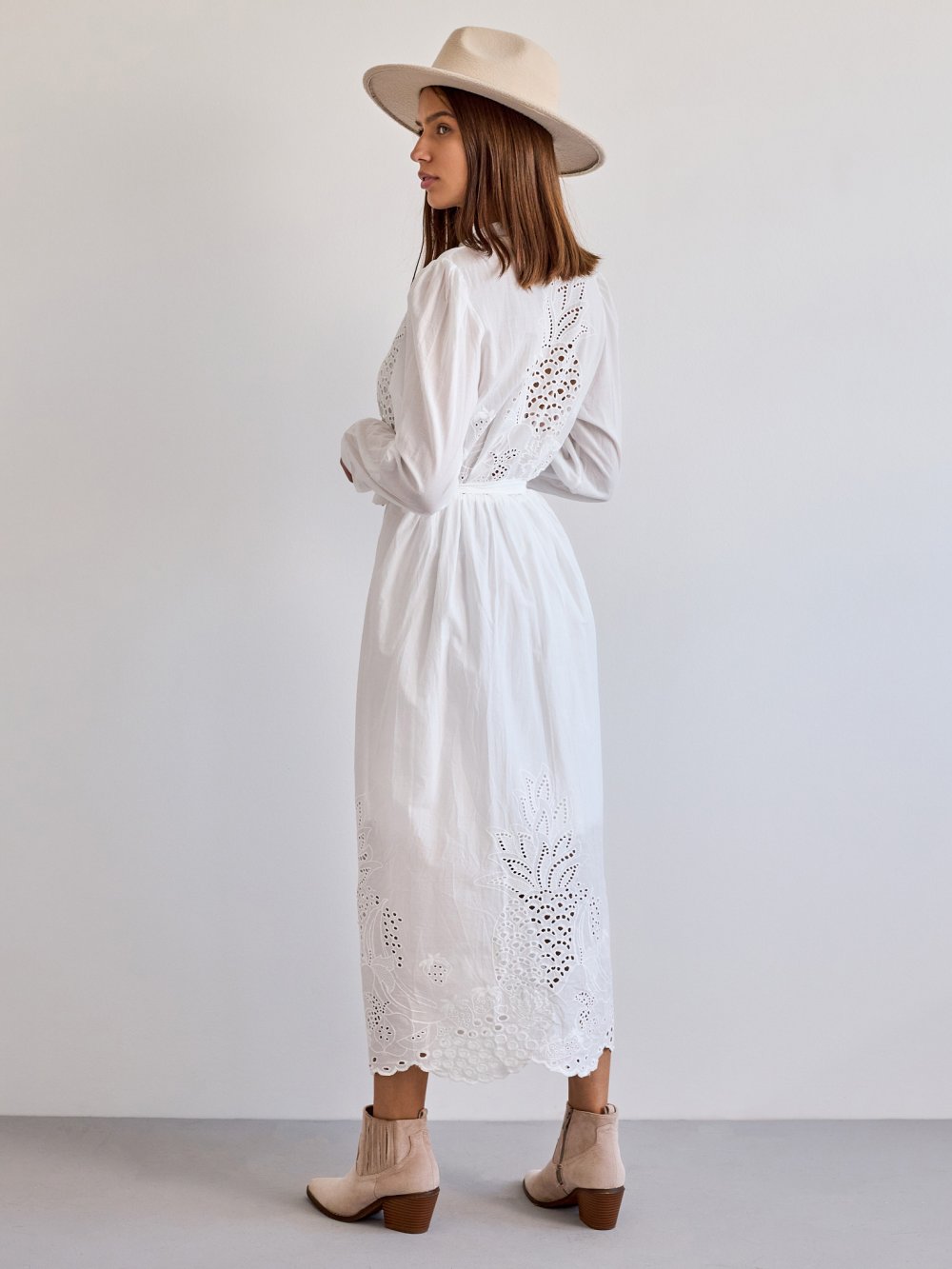Biele madeirové šaty Sharyn