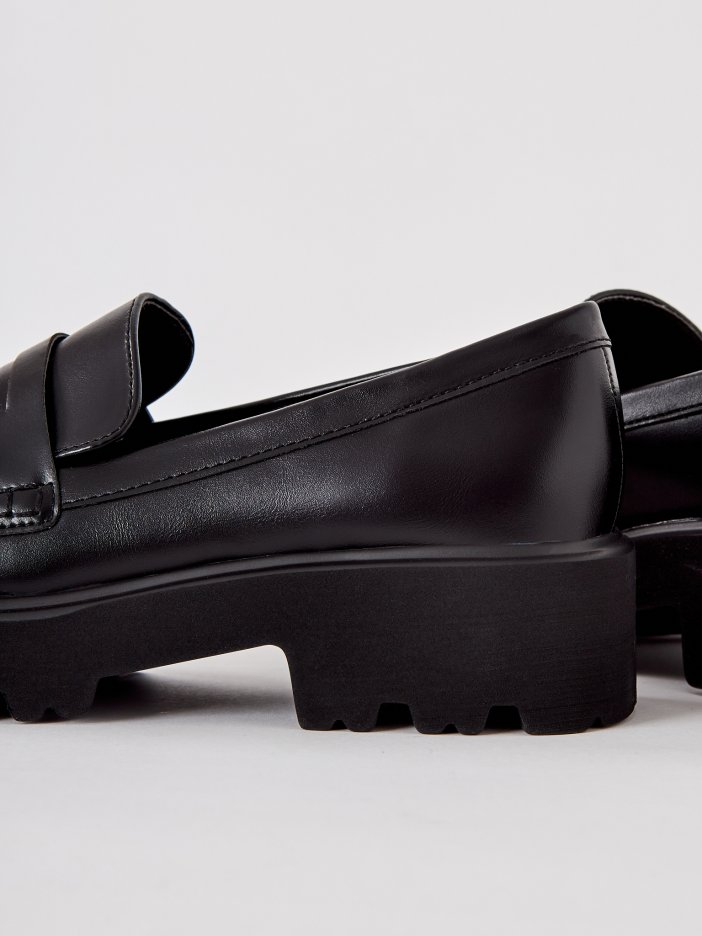 Black glossy  loafers Ugur