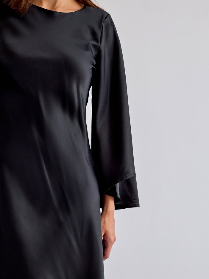 Čierne saténové šaty Bais
