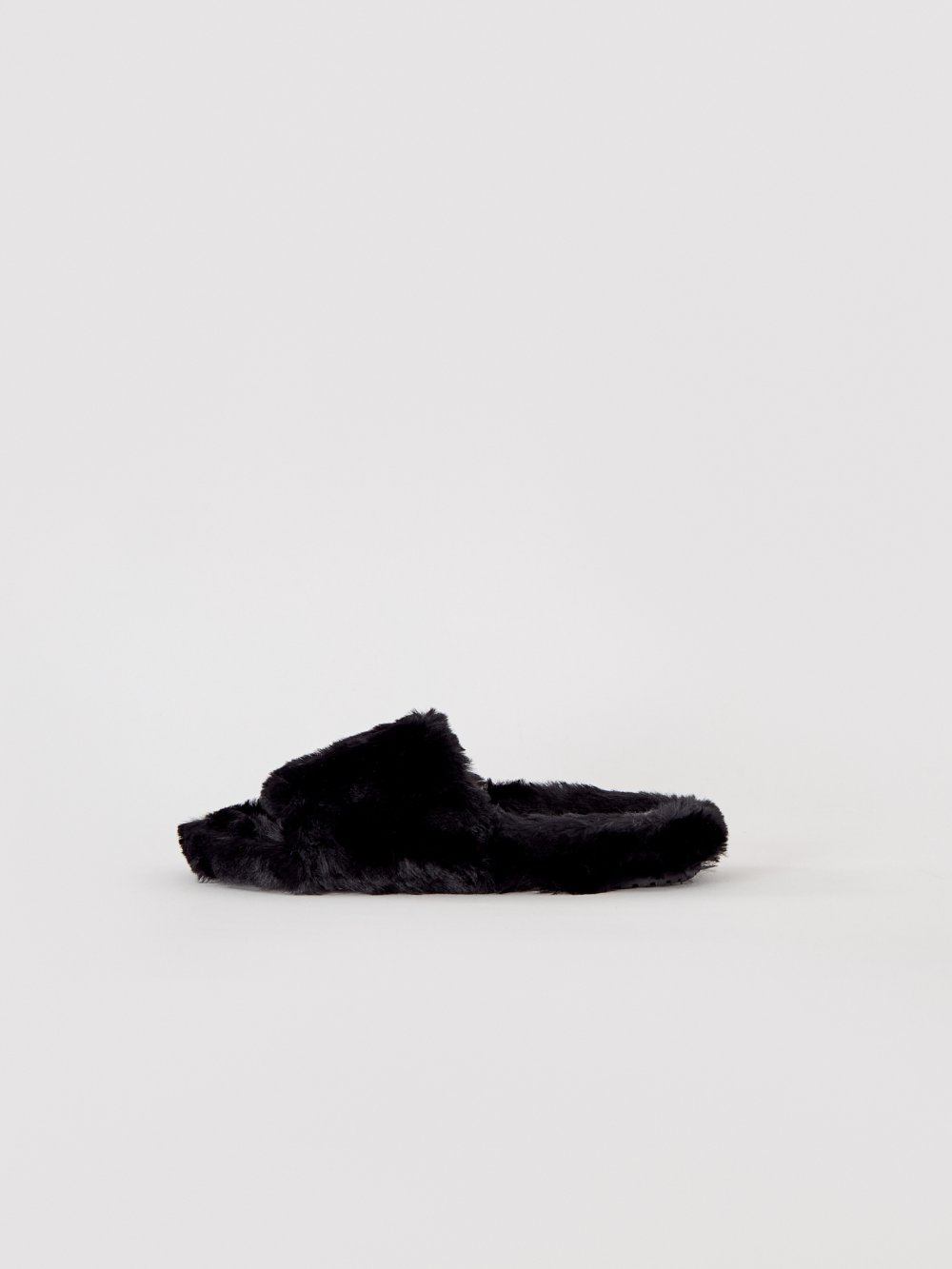 Černé pantofle Rof