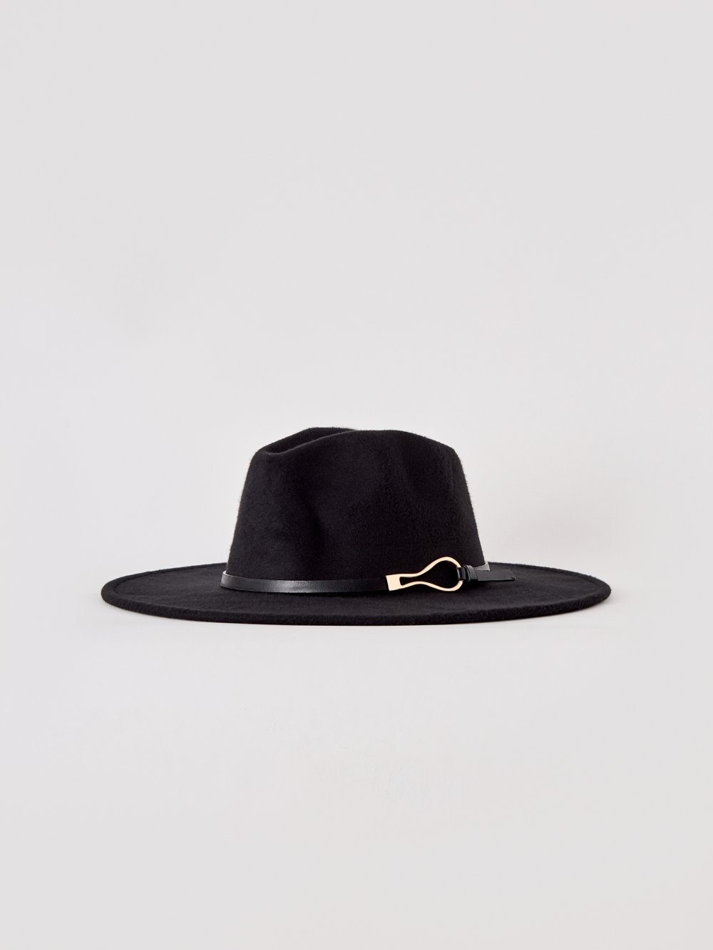 Čierny klobúk Diya