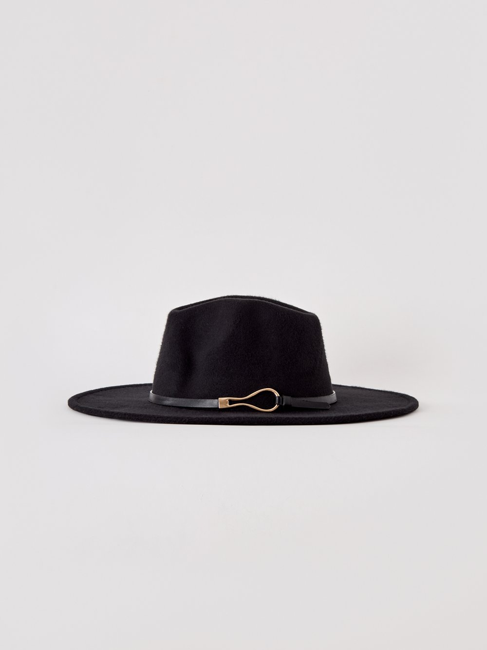 Čierny klobúk Diya