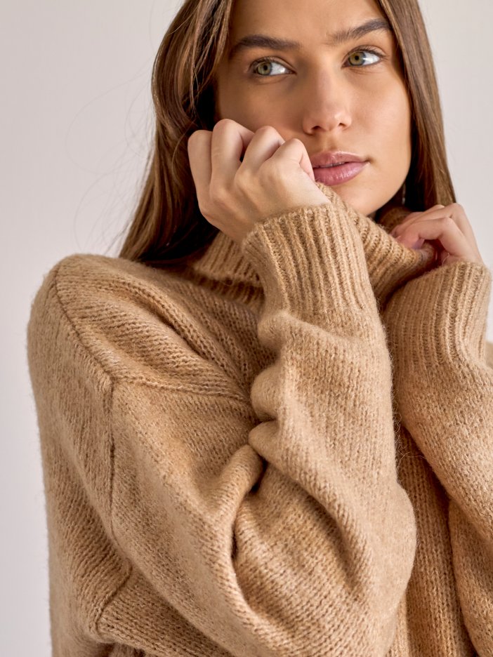 Béžový pletený sveter Bery