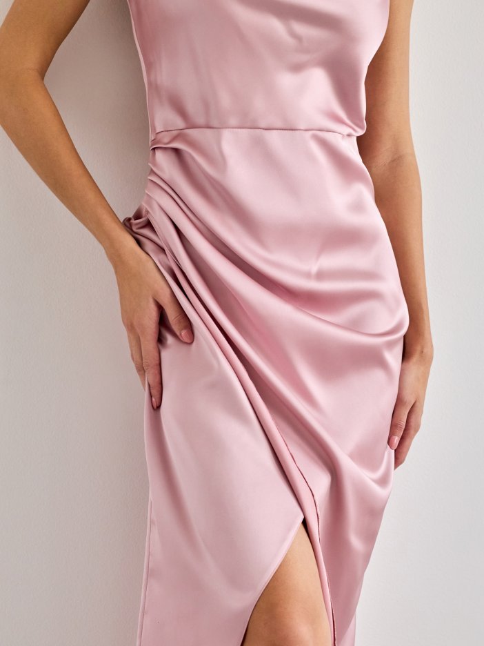Bledě růžové saténové šaty Candy