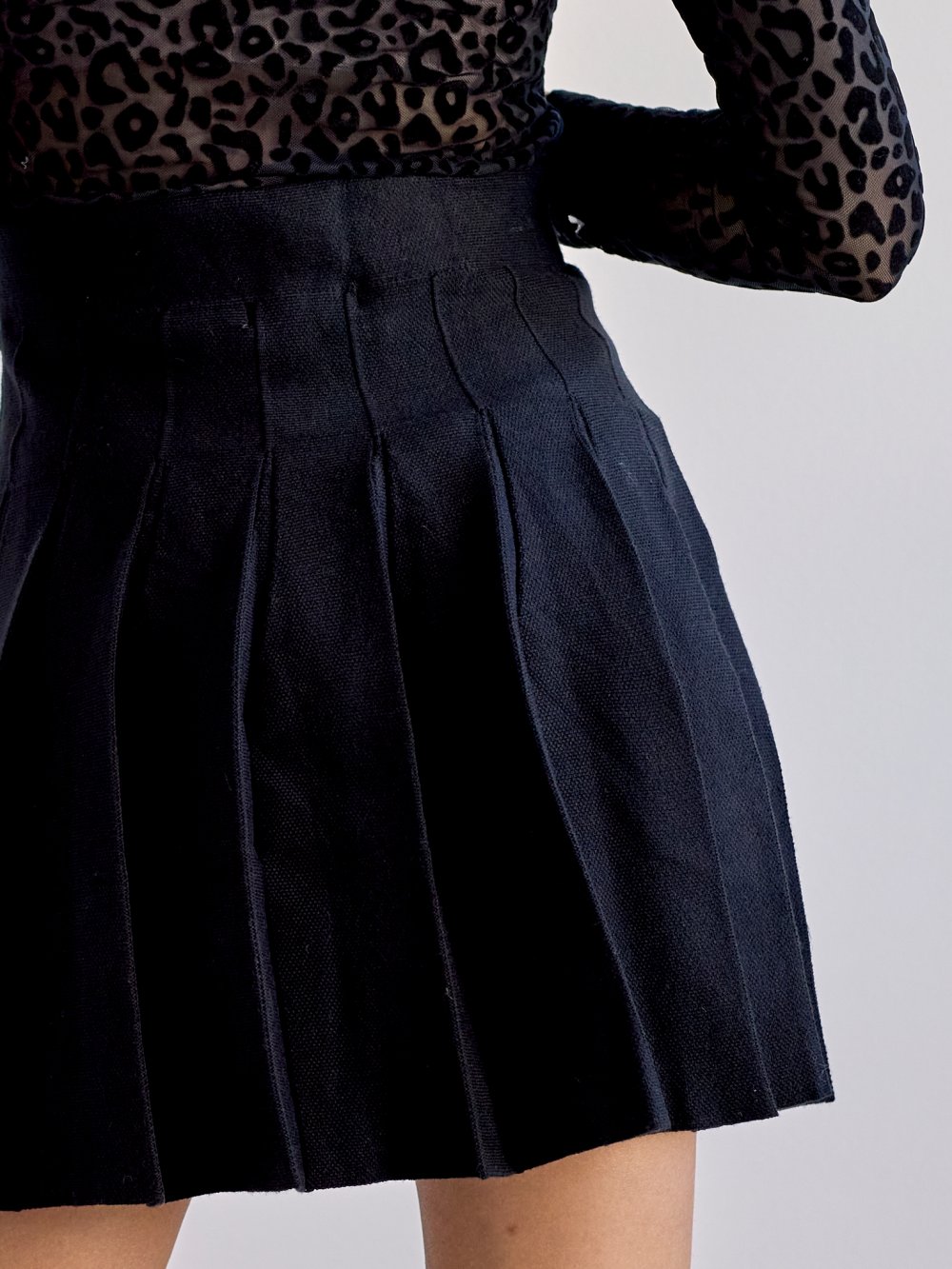 Čierna sukňa Simone