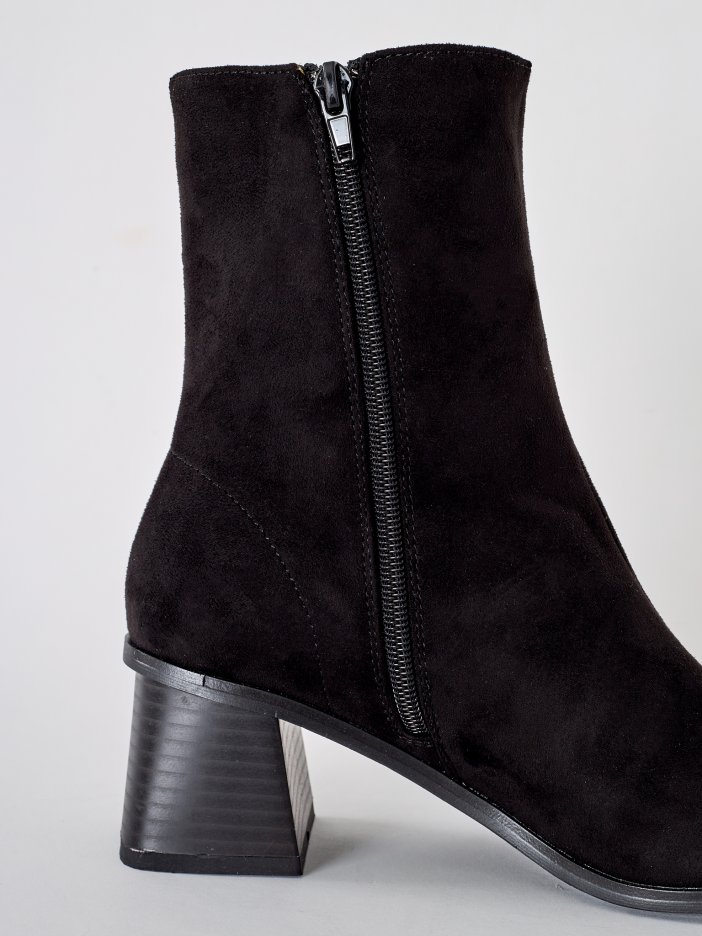 Black boots Vera
