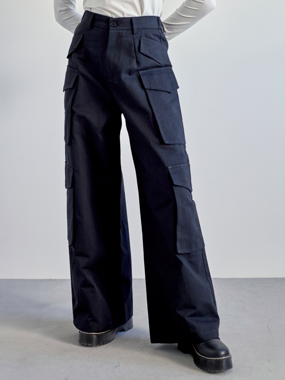 Čierne kapsáčové nohavice Coray