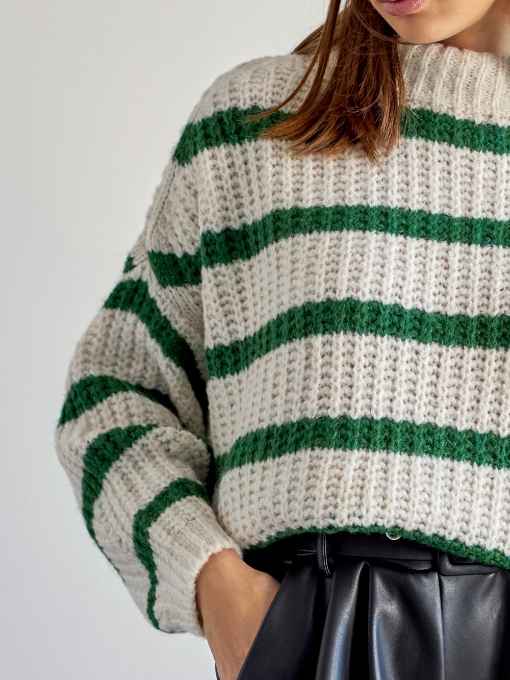 Zeleno-béžový pletený sveter Bryan