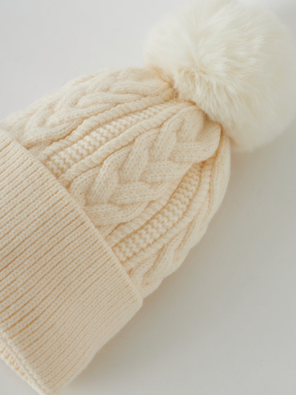 Béžová pletená zimná čiapka Adrie