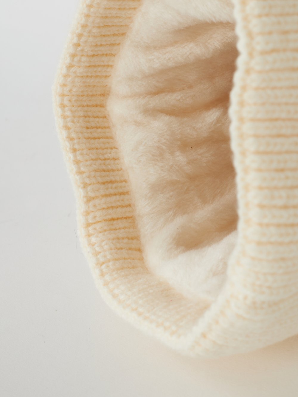 Béžová pletená zimní čepice Adrie