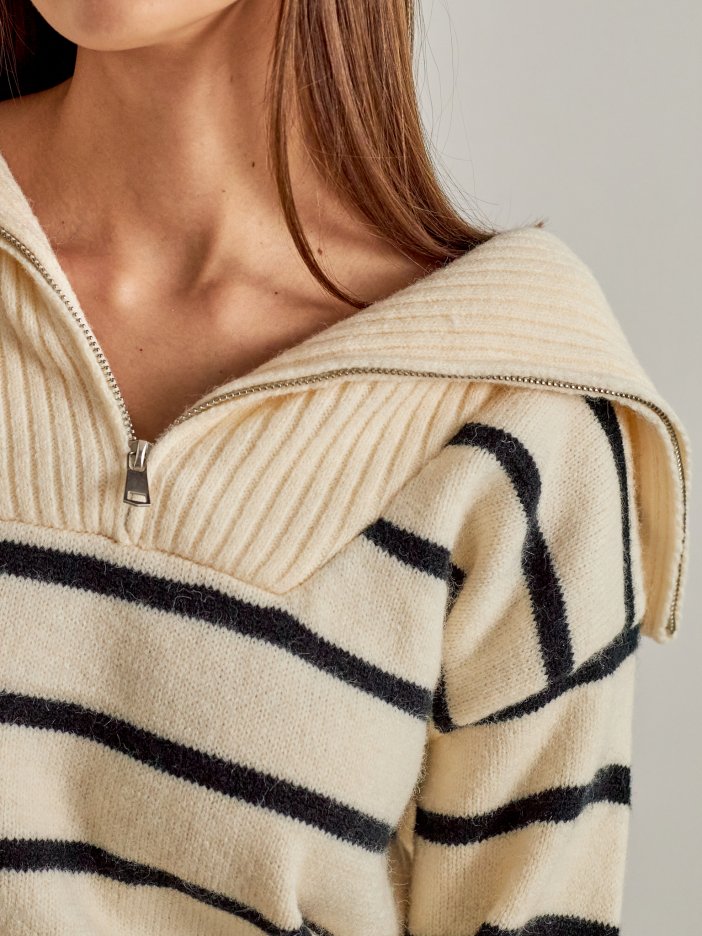Béžový pletený pásikavý sveter James