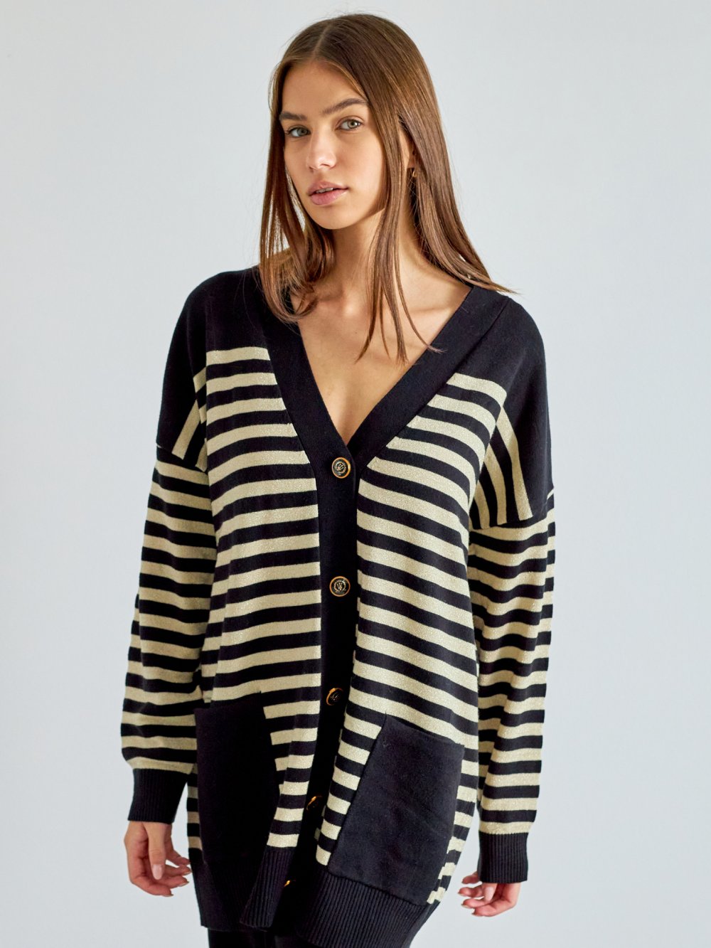 Čierno-béžový pásikavý sveter Lily