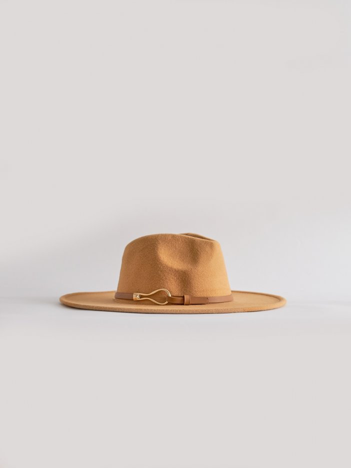 Hnedý klobúk Diya