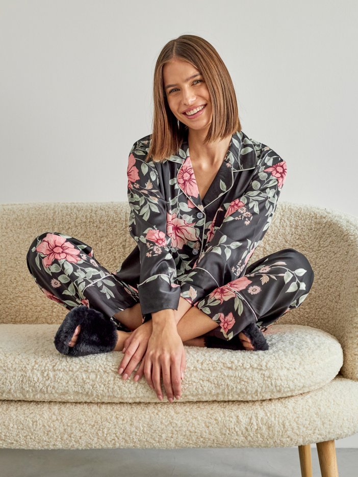 Kvetované saténové pyžamo Dream