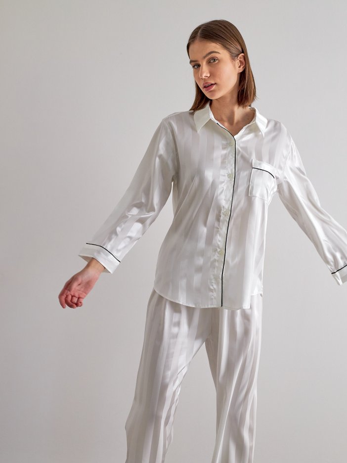 Biele saténové pyžamo Clairis