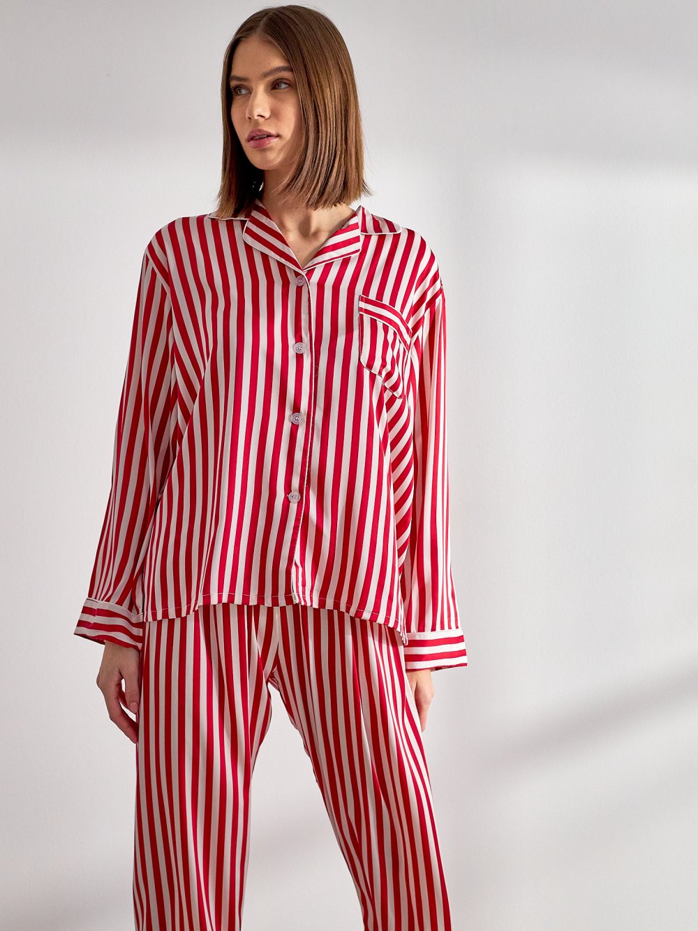 Červeno-bílé proužkové saténové pyžamo Lilly