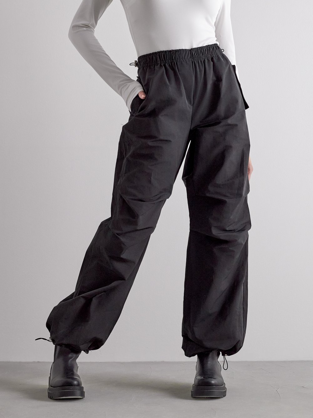 Čierne kapsáčové nohavice Zua