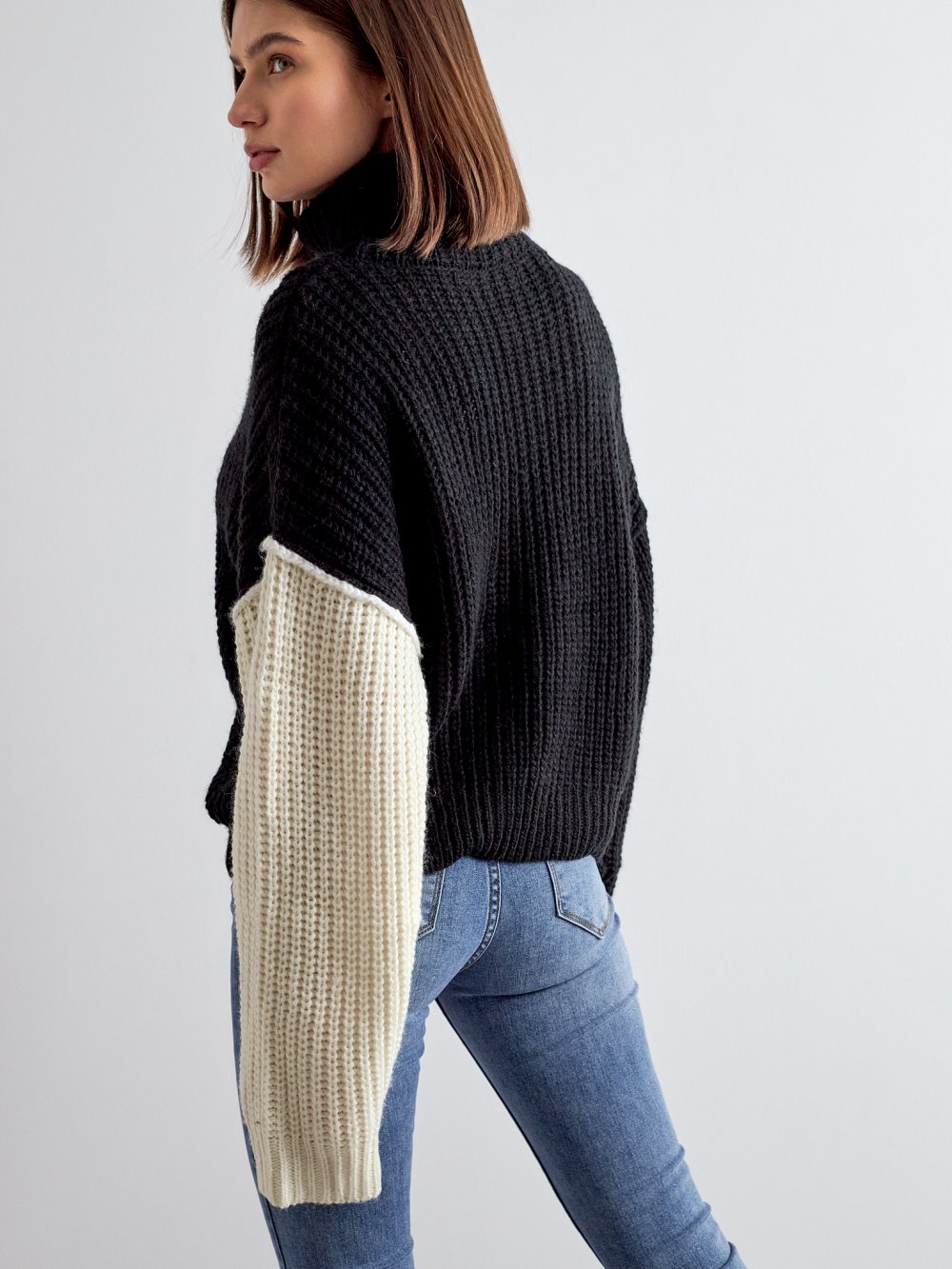 Čierno-biely pletený sveter Belinda